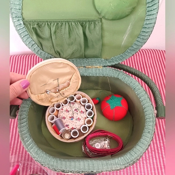 Vintage Sewing Box With Notions - Picture 4 of 14